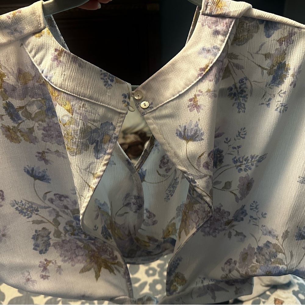 Lizard Thicket Lavender and Cream Floral Keyhole Blouse